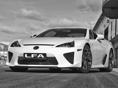 Суперкар Lexus LFA поразил публику сочетанием мощи и элегантности